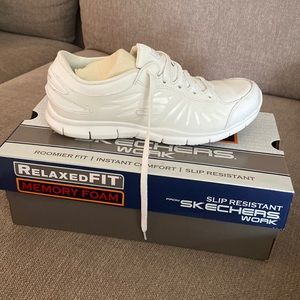 Sketchers white Dewey size 9 shoes slip resistant nursing work shoes